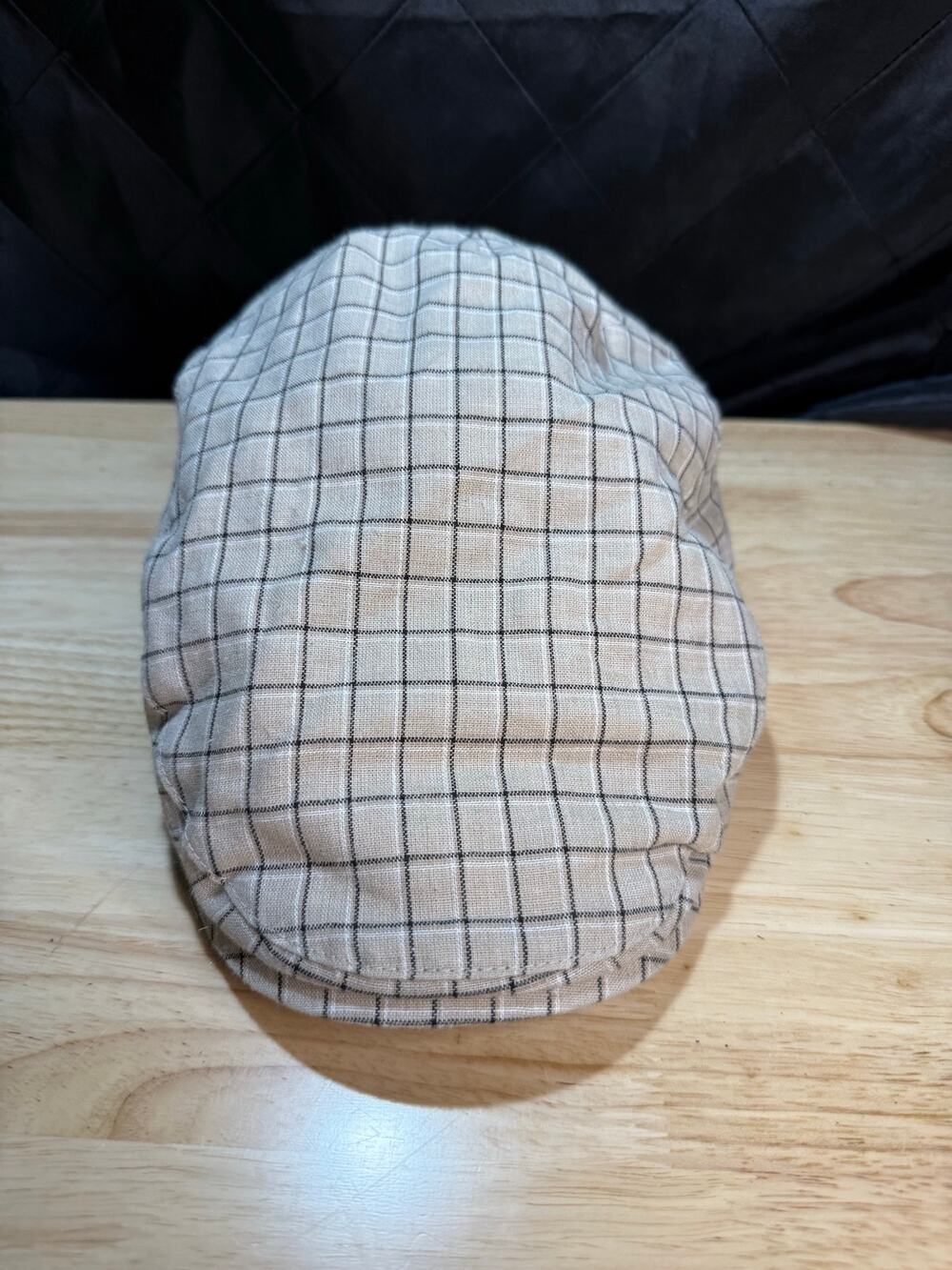 Bailey 1922 Liam Cap featuring a subtle beige and black Sz M/57cm